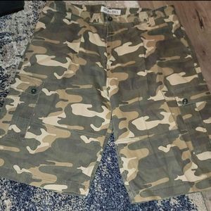 Mens size 42 Camo shorts